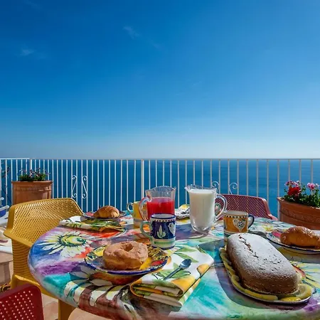 Le Ali Sul Mare,near Elevator, Few Steps,parking Vakantiehuis *