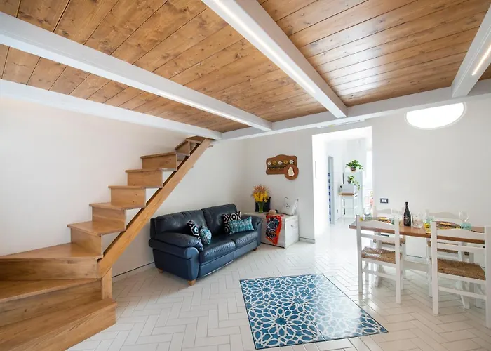 Le Ali Sul Mare,near Elevator, Few Steps,parking Feriehus *