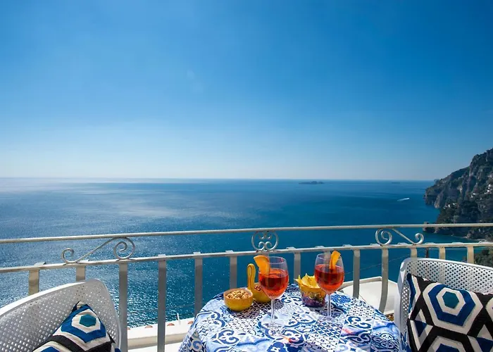 Le Ali Sul Mare,near Elevator, Few Steps,parking Feriehus